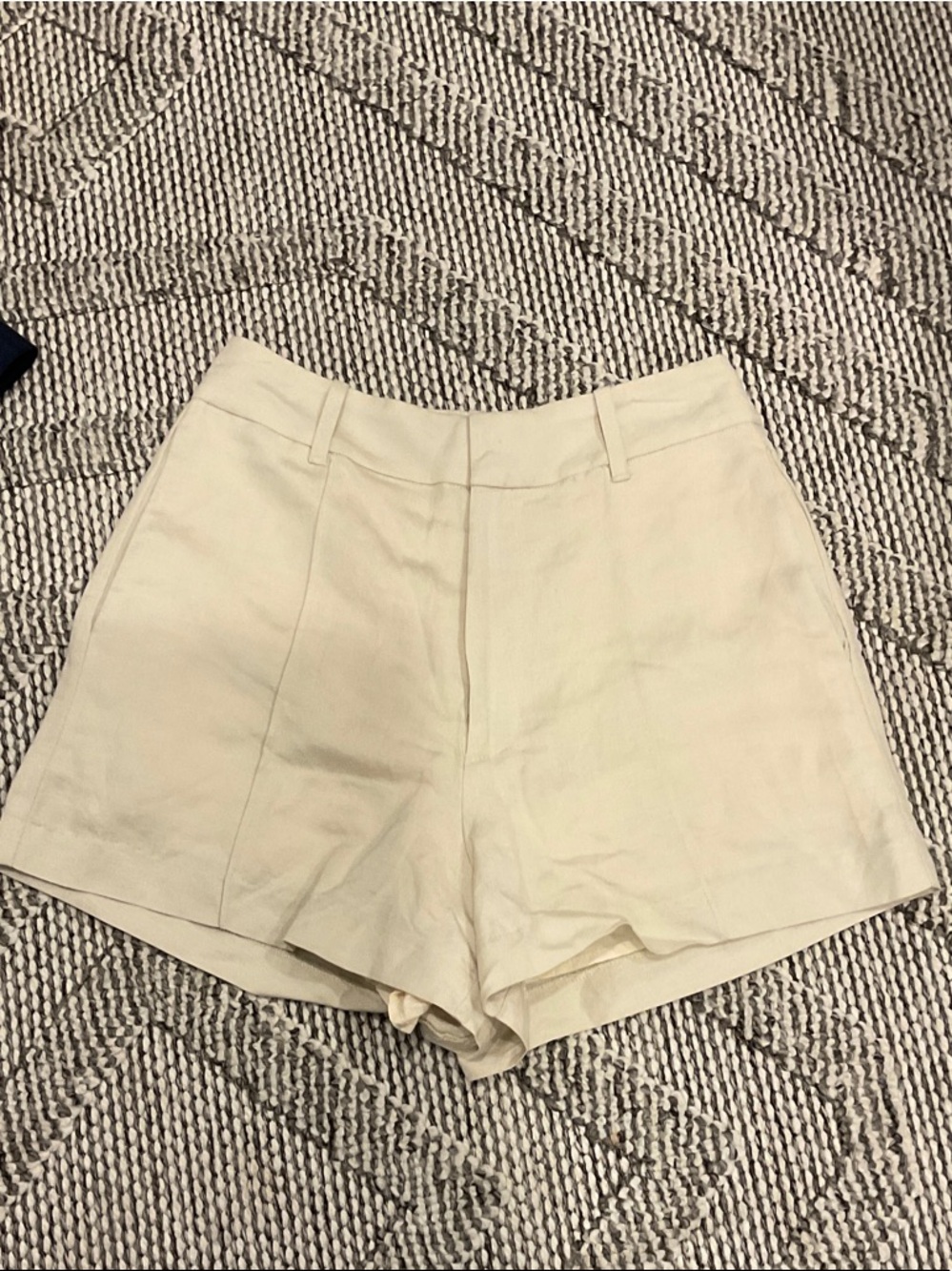 ASTR The label linen classic high -Waist Cream Tailored Shorts with pockets XS